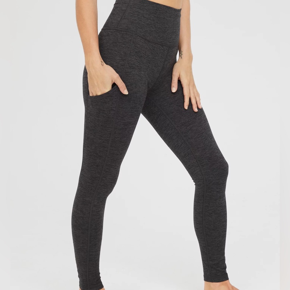 💥 OFFLINE By Aerie Heather Grey The Hugger High Waisted Pocket Legging